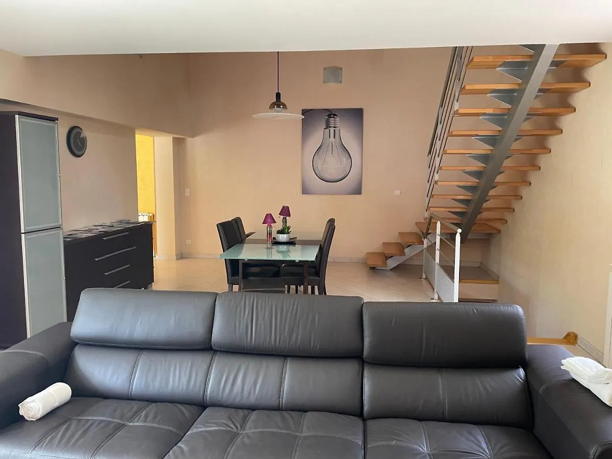Maison De Village Au Pied Des Pyrenees Gembrie 0*,  프랑스